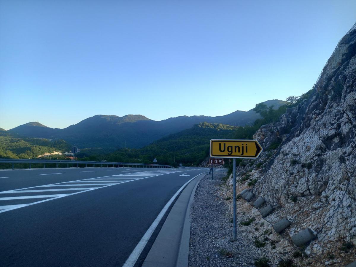 Konak Ugnji-Village Cetinje Bagian luar foto