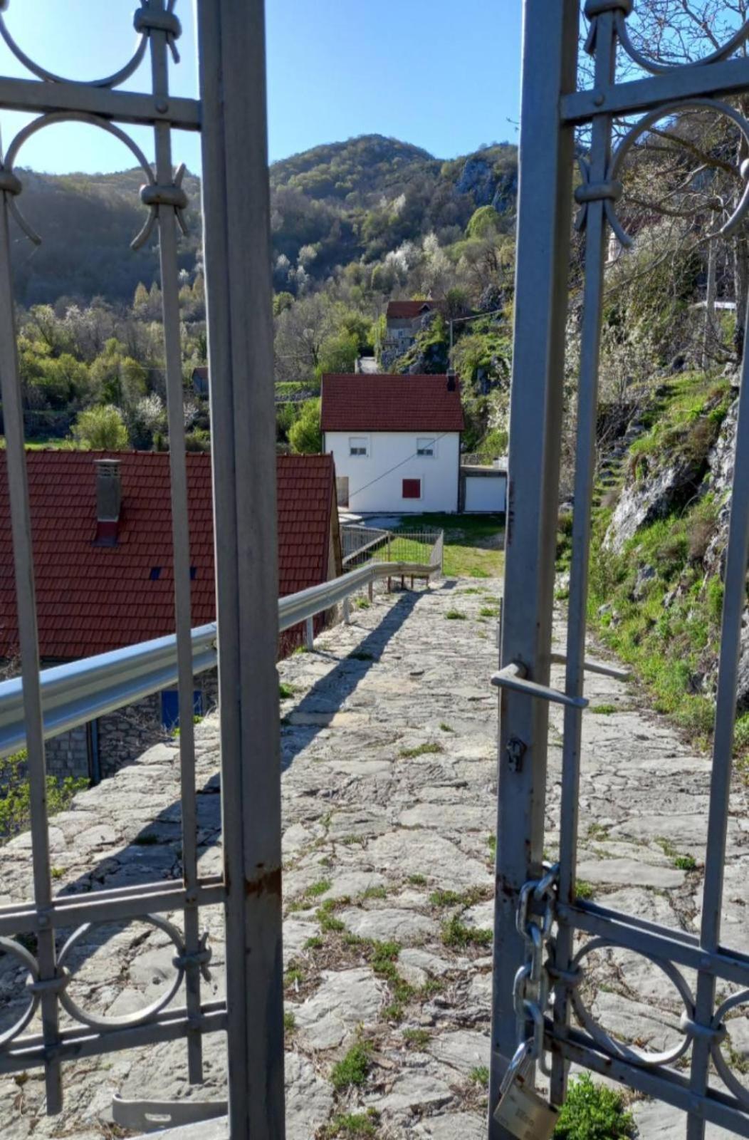 Konak Ugnji-Village Cetinje Bagian luar foto